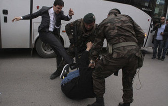 Turquia: Carga policial contra manifestação de solidariedade com mineiros