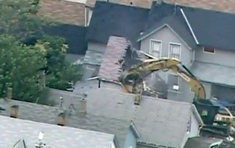 Veja a demolição da 'casa do horror' de Ariel Castro
