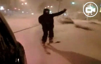VÍDEO: Homem filmado a esquiar em plena Manhattan