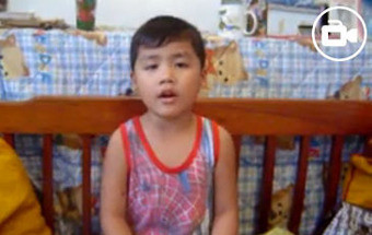 VÍDEO: Internet rendida a menino com 5 anos a recitar poema