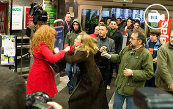 VÍDEO: Luta entre mulheres na abertura dos saldos foi encenada
