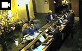 Vídeo mostra saída de Strauss-Kahn do Hotel Sofitel