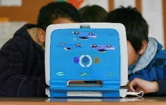 Vila dá formação grátis em informática durante três anos