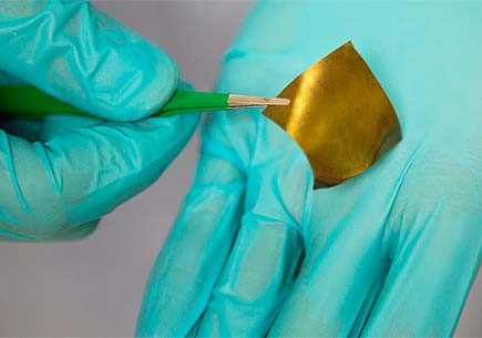 elastic-electronics-stretchable-gold-conductor-grows-its-own-wires-lead-20130717.jpg