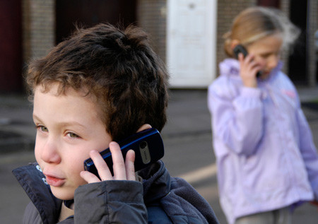 Mobile-Phones-and-Kids-How-to-protect-your-kids.jpg