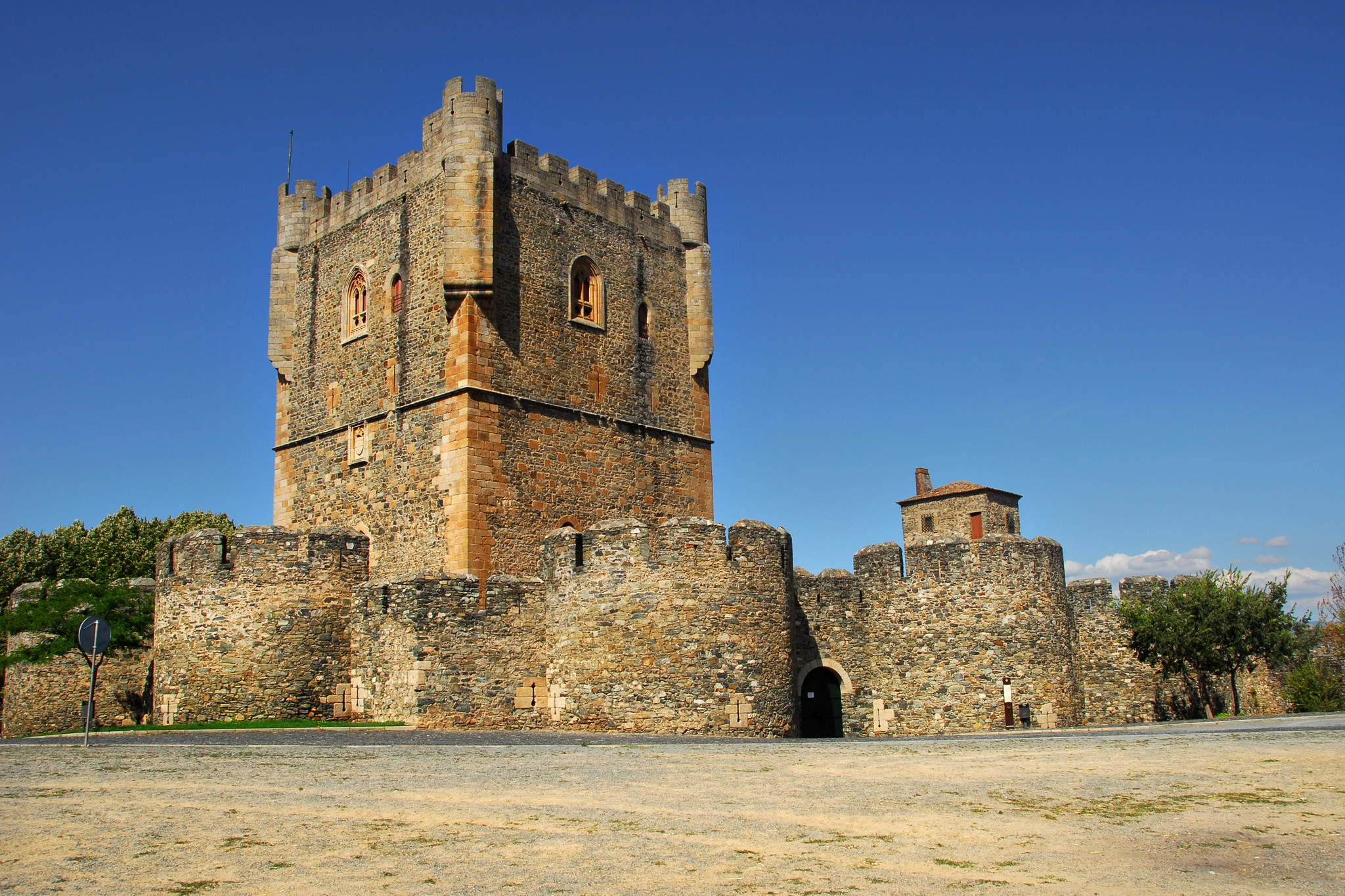 Castelo_de_Bragança_-_Vista_geral.jpg