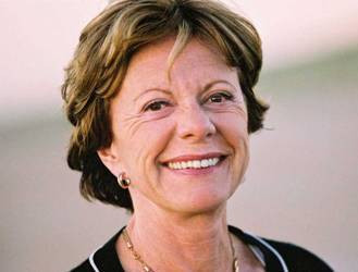 Neelie Kroes numa das raras vezes em que foi vista a sorrir