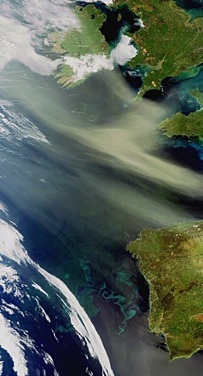 A imagem da ESA mostra ventos vindos do deserto do Sahara em direção à Europa. Aqui passam por Portugal. Também é possível ver a corrente de plâncton que passou pelo nosso país