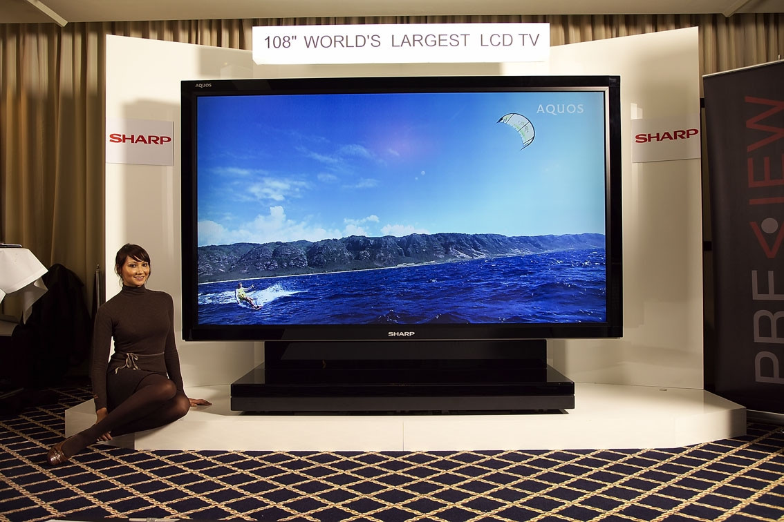 Диагональ телевизора 54 дюйма. Телевизор 140 см диагональ. Телевизор 108 см диагональ. 140 Сантиметров телевизор. Диагональ телевизора 55 на 140.