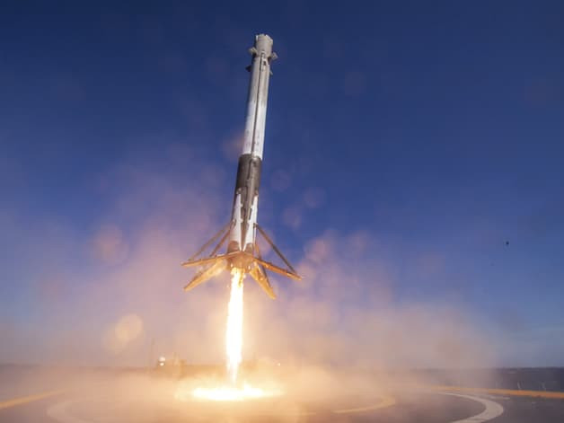 elon-musk-ruins-photographers-landscape-shot-with-falcon-9-landing.jpeg