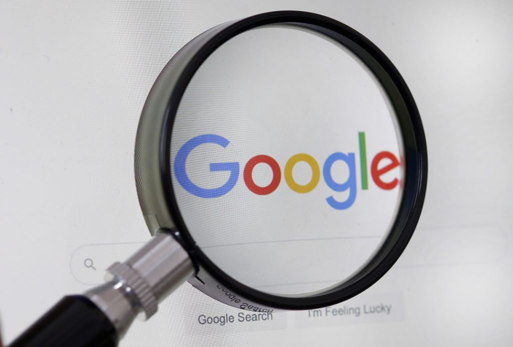 Vis o Tribunal ordena a Google que identifique comentador