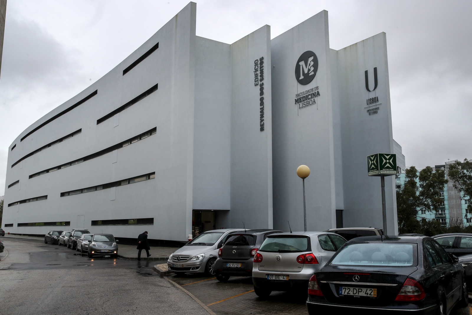 Visão | Covid-19: Faculdade de Medicina de Lisboa suspende aulas com doentes