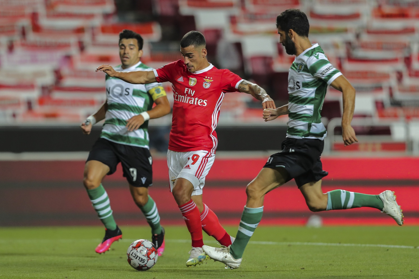 Visão | Benfica Vence Sporting E Atira 'leões' Para O Quarto Lugar Da I ...