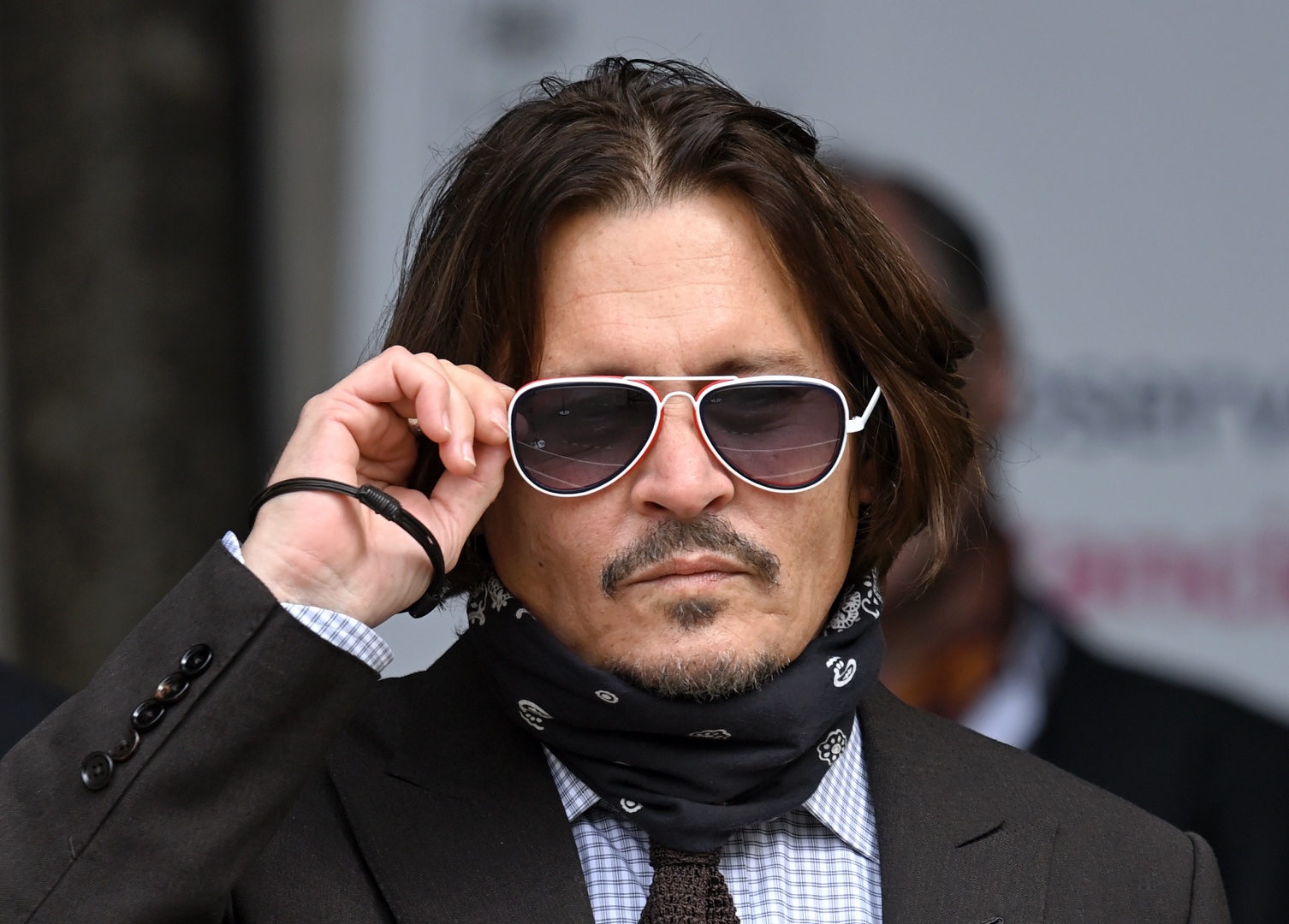 Visão  Johnny Depp perde caso de difamação contra The Sun. A expressão  “Espancador de mulheres” não é calúnia, segundo o juiz