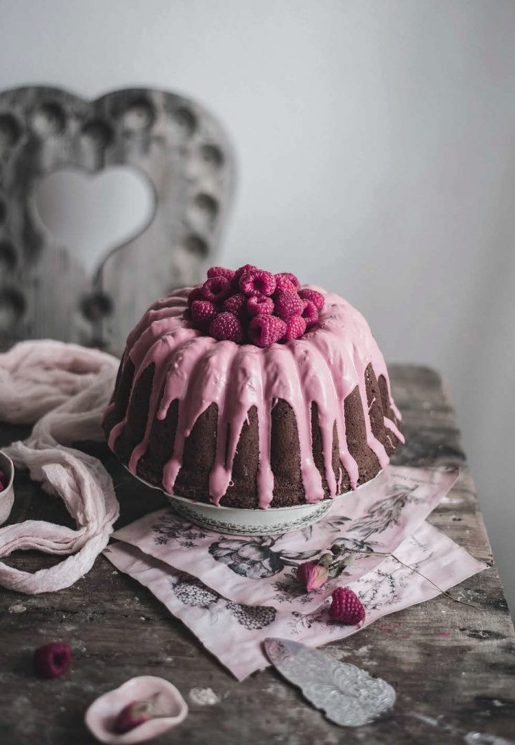 Visão  Receita de bolo de chocolate e ovos com calda de