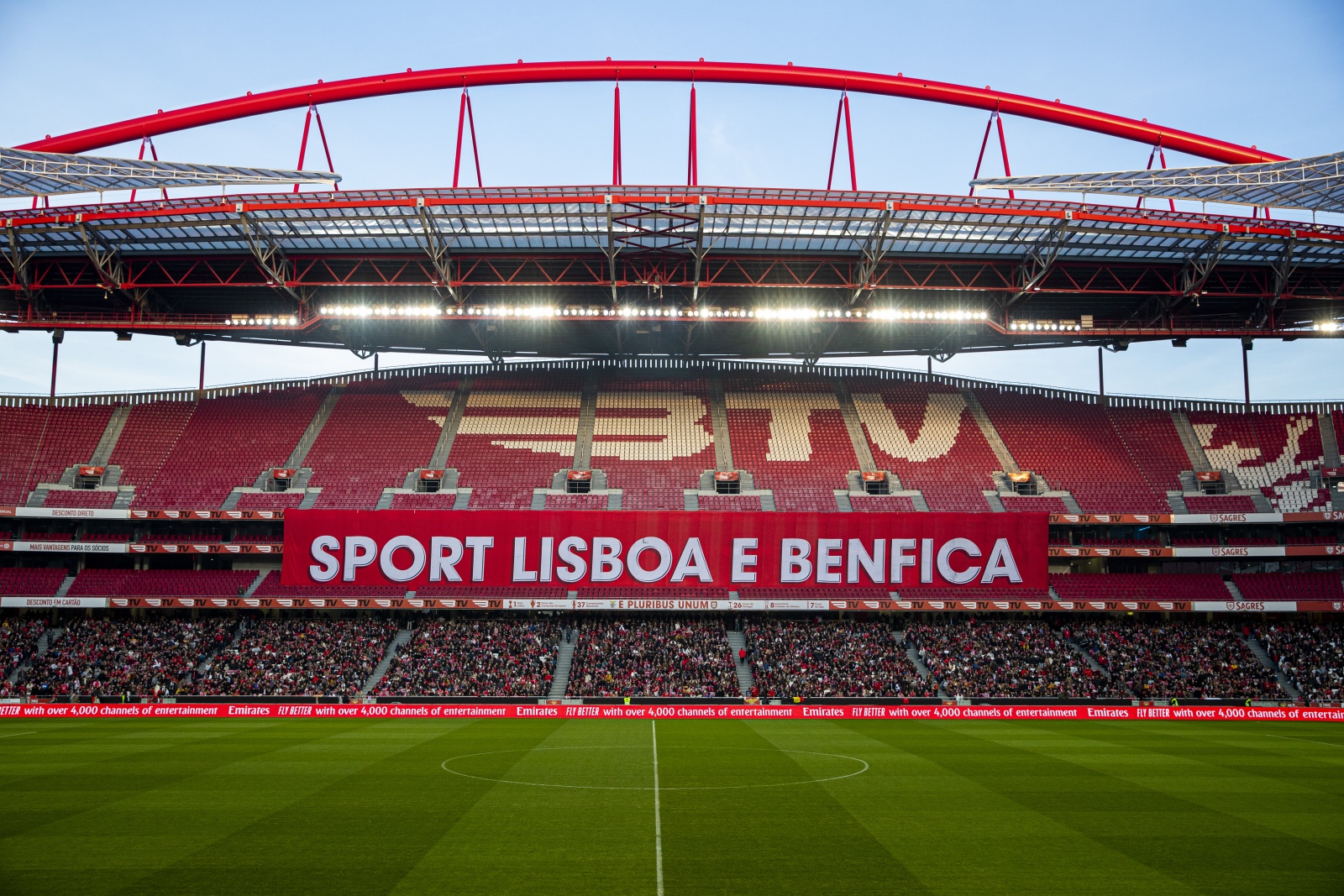 Visao Benfica Lamenta Morte De Rui Viana E Lembra Ligacao A Geracao De Jogadores Es werden unter anderem die trainerstationen und seine stationen als spieler aufgelistet. benfica lamenta morte de rui viana