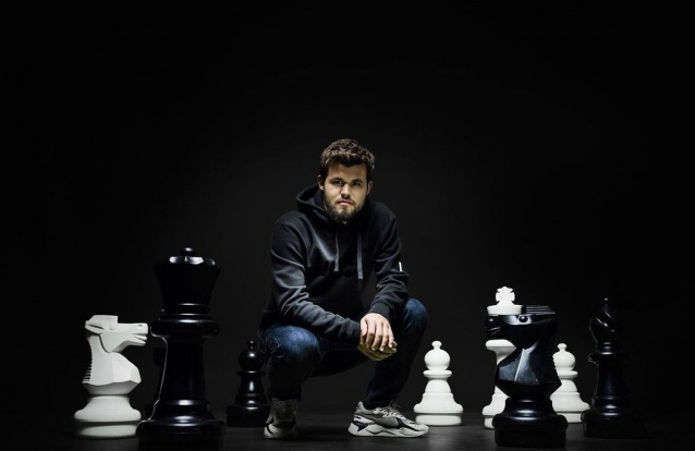 Magnus Carlsen jogando xadrez como Alphazero 