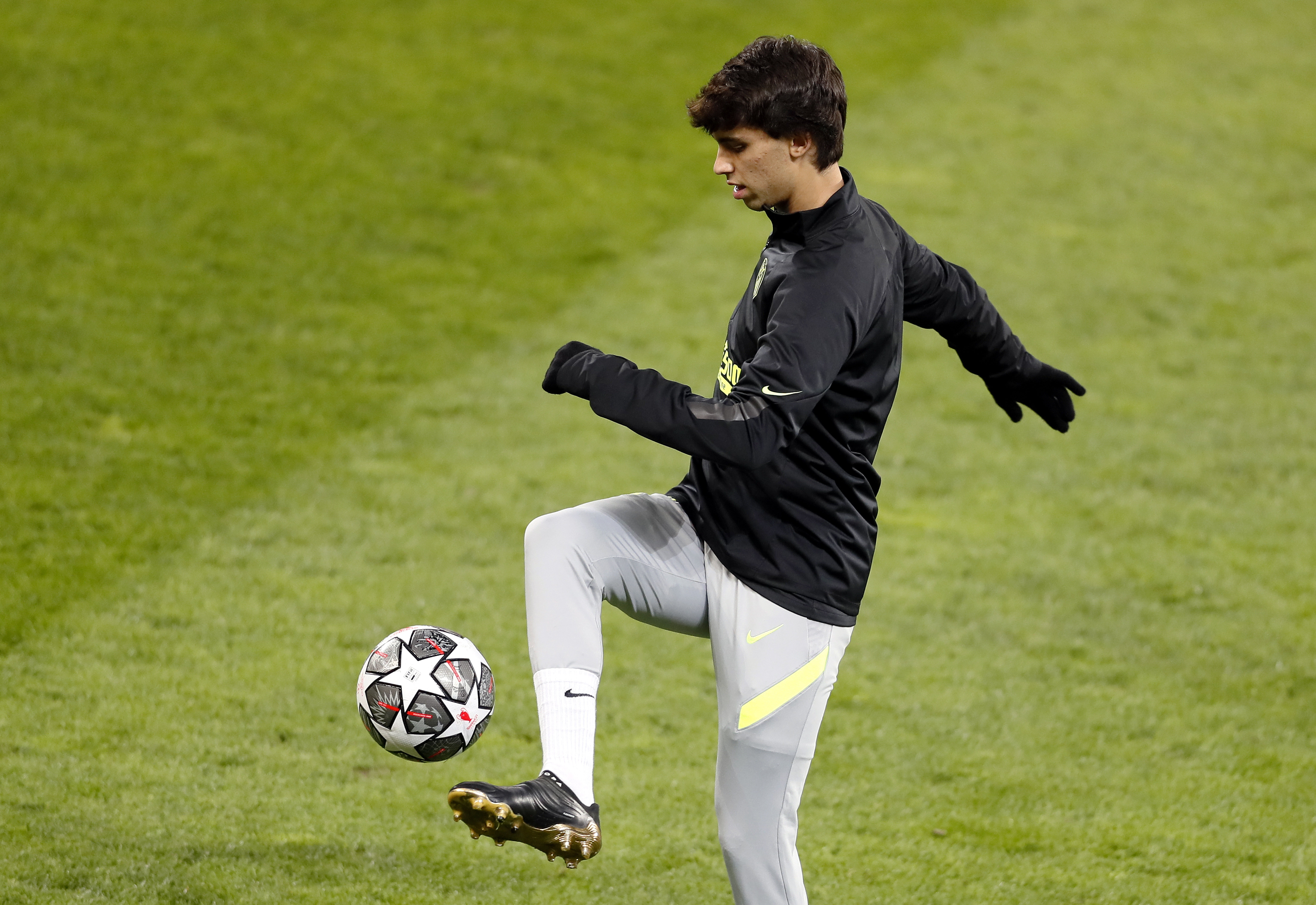 Visão  João Félix marca no empate 1-1 do FC Barcelona na visita a Valência