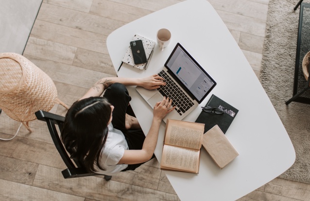 pessoa mulher trabalho teletrabalho casa