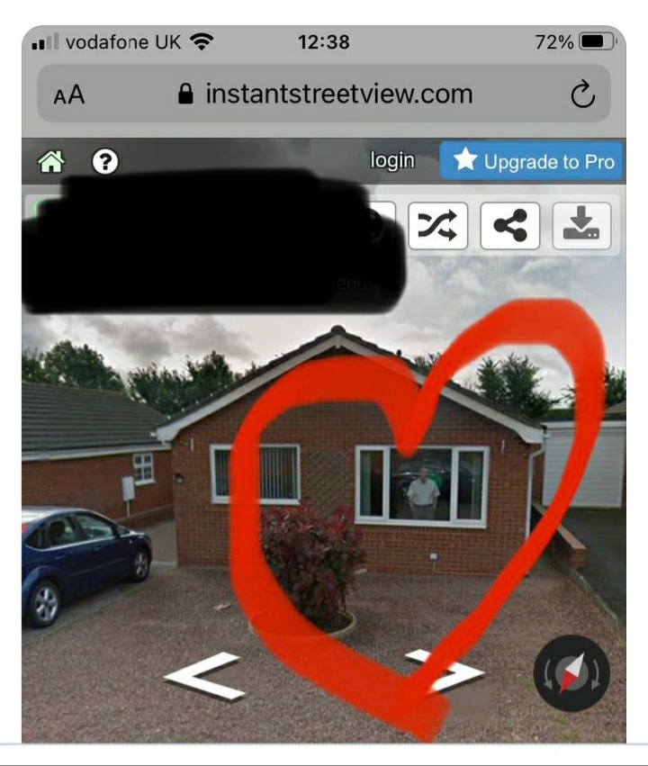 "O meu adorável pai que morreu em 2013 ainda no Google Maps" D.R.