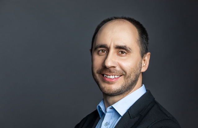 Alexander Emeshev | Vivid