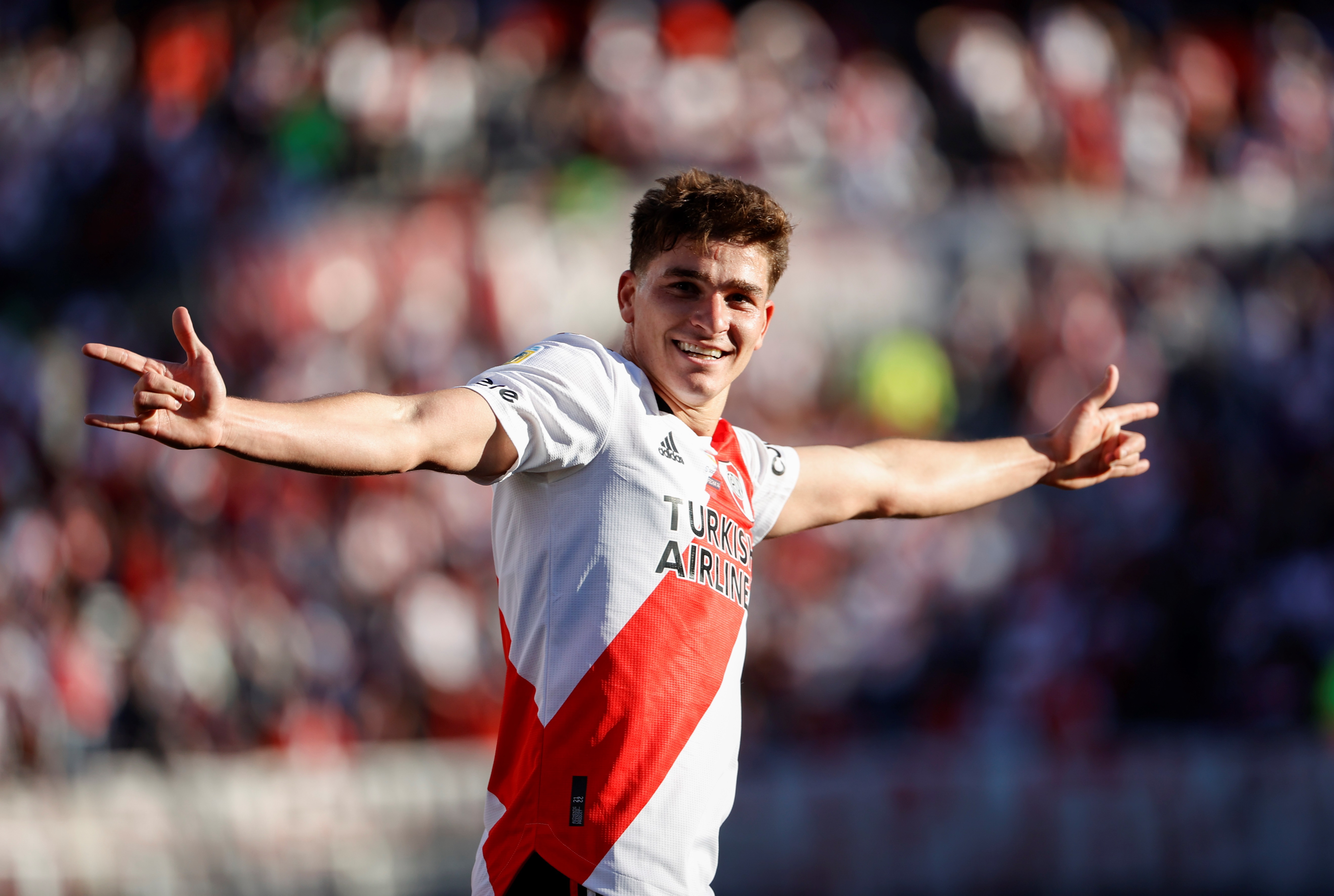 Pérola do City teve um sábado em cheio: dois jogos e três golos