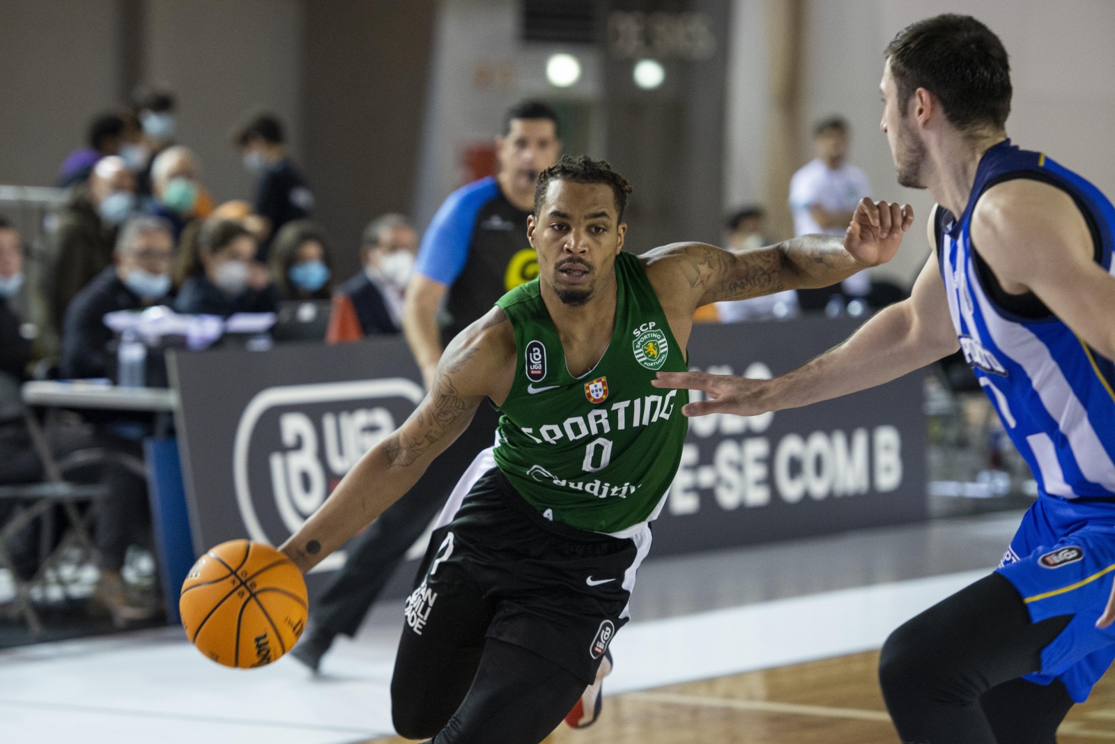 Basquetebol AO VIVO: o jogo 2 da meia-final entre FC Porto e Sporting