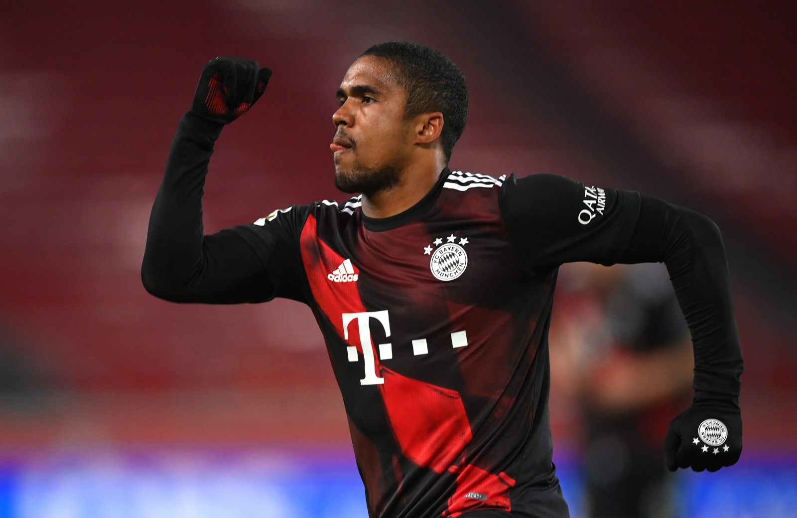 Agora é oficial! Douglas Costa está de volta ao Bayern de Munique