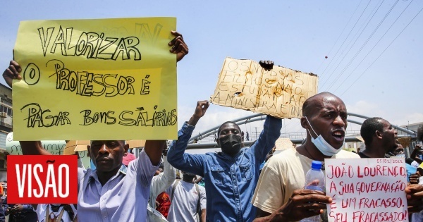 Visão Professores Angolanos Manifestaram Se Em Luanda E Prometeram Sair à Rua Daqui A 15 Dias 