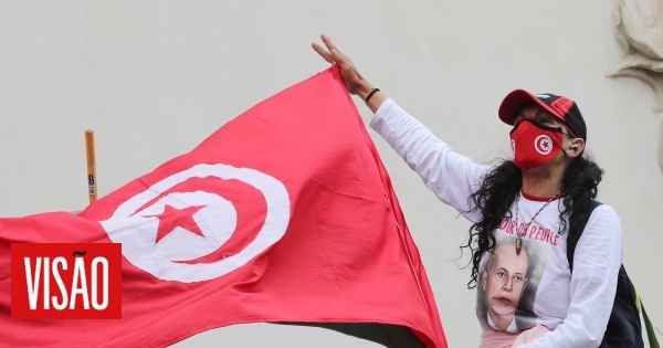 Hunderte Tunesier demonstrieren für Präsident Kais Saied