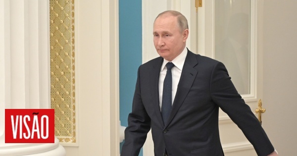 Visão | Equipa de segurança de Putin recolhe os seus excrementos quando viaja, diz Paris Match