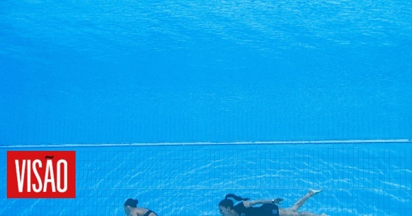 O que aconteceu à nadadora que desmaiou e foi salva pela treinadora? Veja as imagens do momento