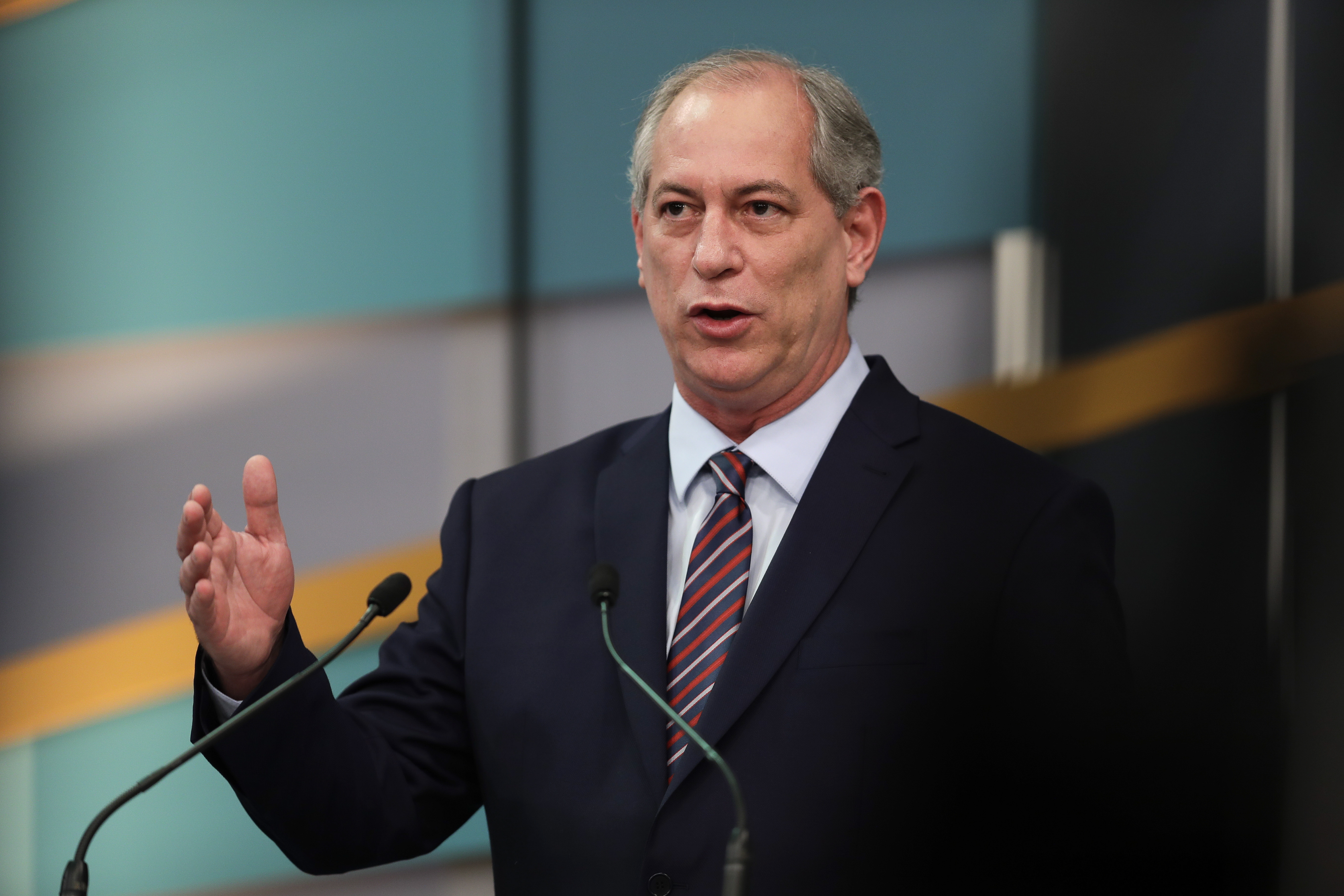 Ciro Gomes anunciado oficialmente como candidato s Vis o