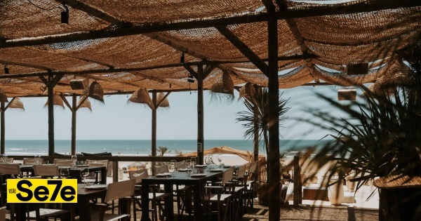 E o mar aqui tão perto: 11 bares de praia à volta de Lisboa e do Porto