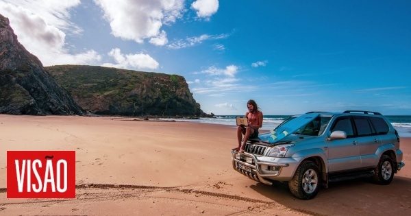 They pass as tourists, but spend part of the day working.  The life of digital nomads in Portugal (outside the cities)