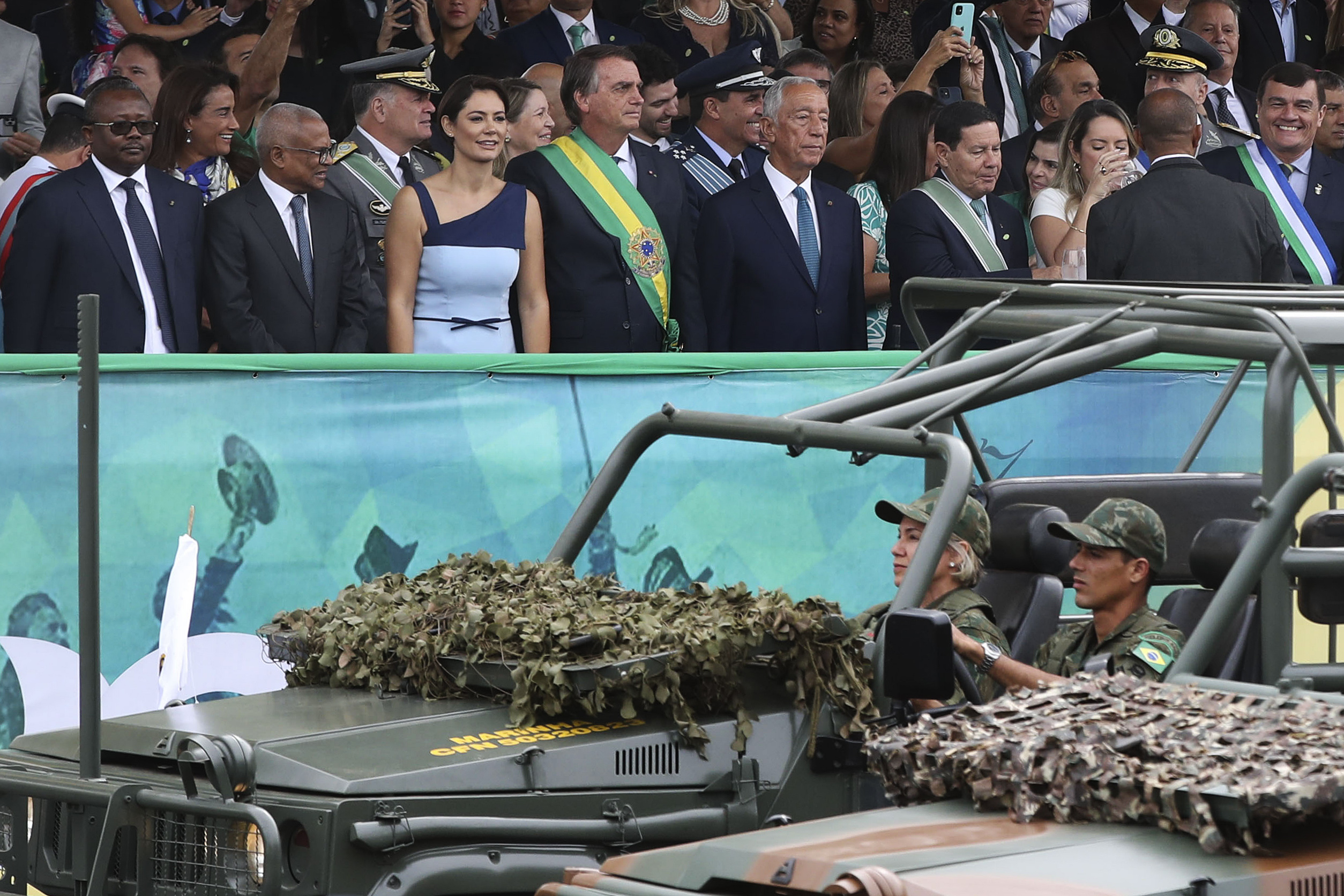 Bolsonaro e Michelle assistem ao filme Som da Liberdade em Brasília