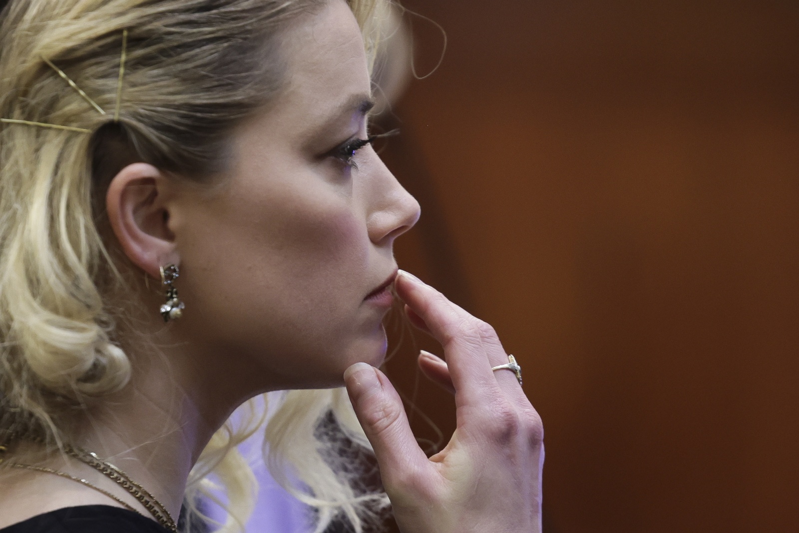 Amber Heard diz que julgamento é o fato mais doloroso de sua