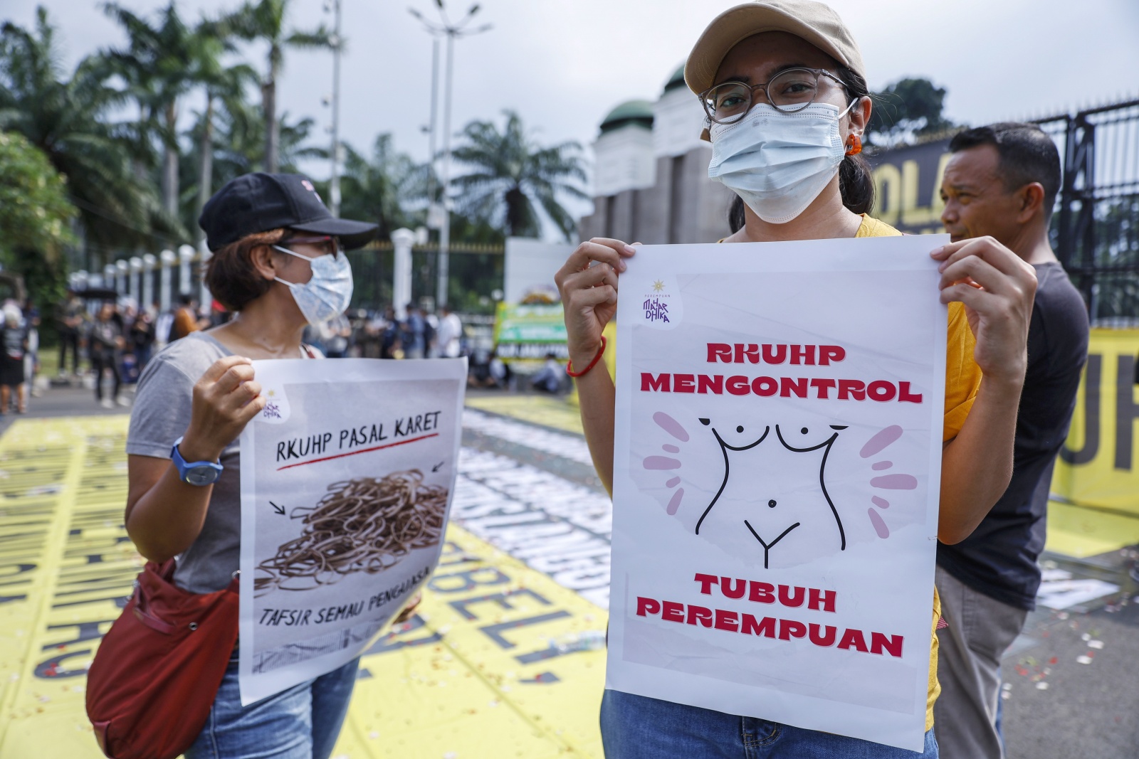 Visão Indonésia aprova lei que pune com pena de prisão sexo fora do casamento