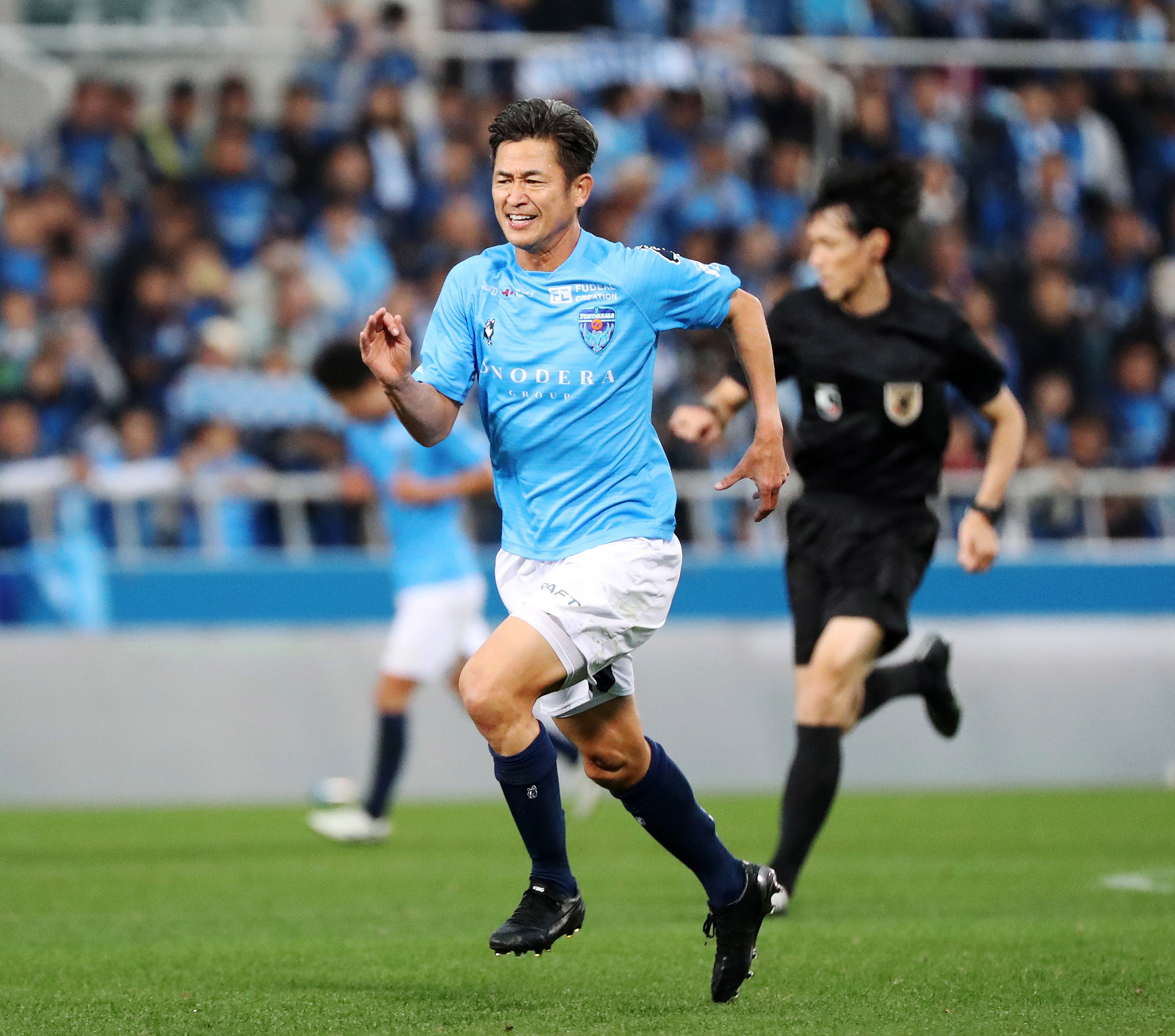 O japonês Kazuyoshi Miura, é o jogador profissional mais velho do