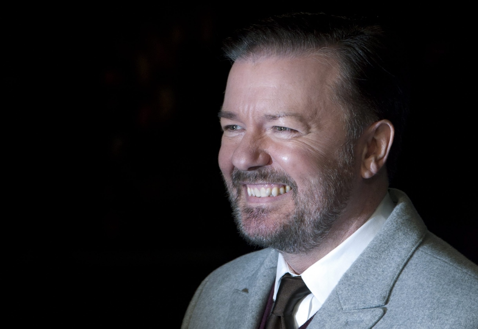 Ricky Gervais estreia na Netflix no Natal de 2023 com Armagedom.