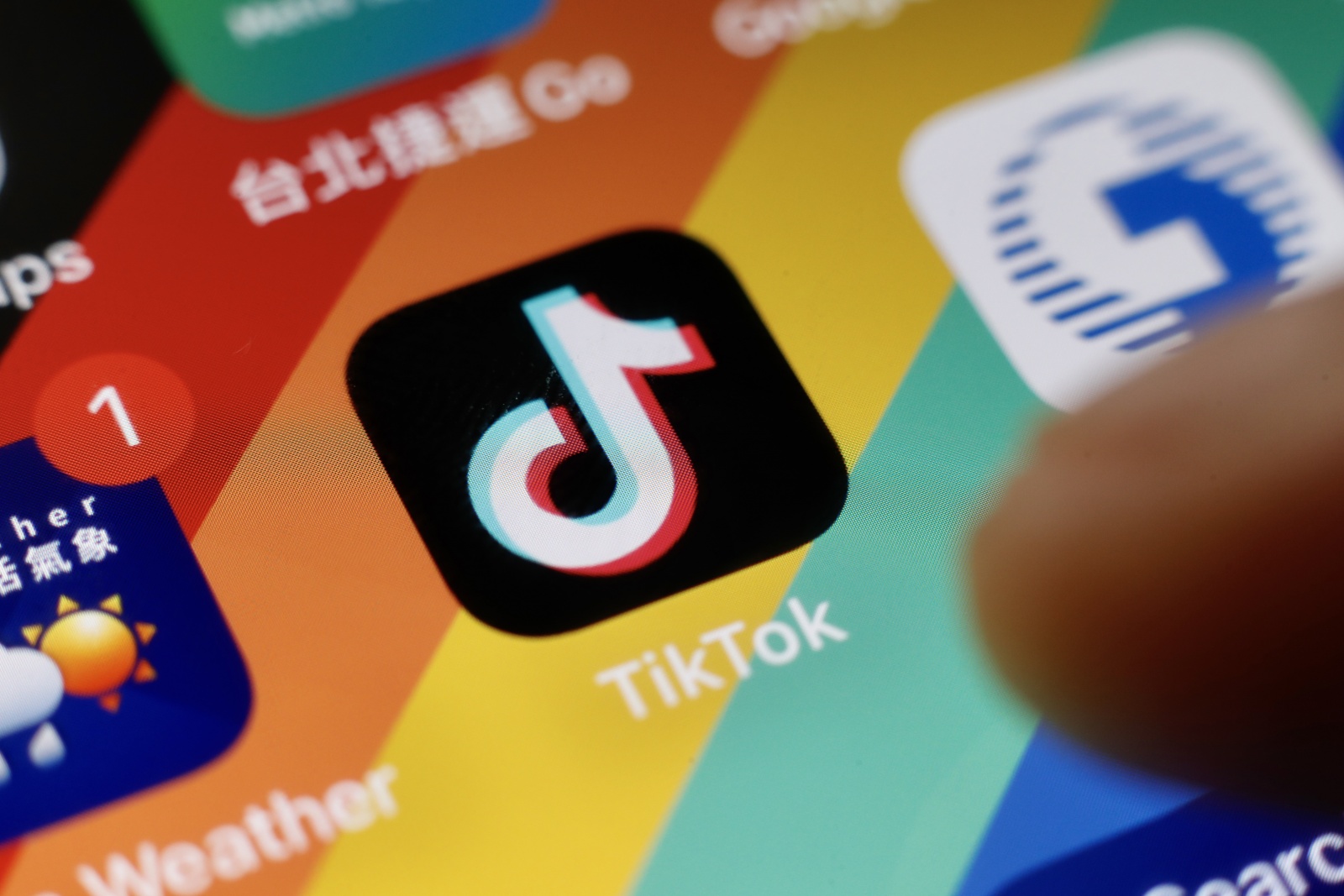 Visão | TikTok é cada vez mais popular entre os adultos e aproxima-se da  Netflix nos EUA