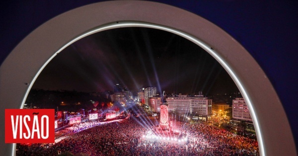 O Marquês pintou-se de vermelho: as imagens dos festejos dos benfiquistas