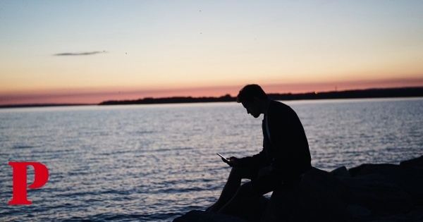 Porquê tão sós? Estudo português explora relação entre redes sociais e solidão