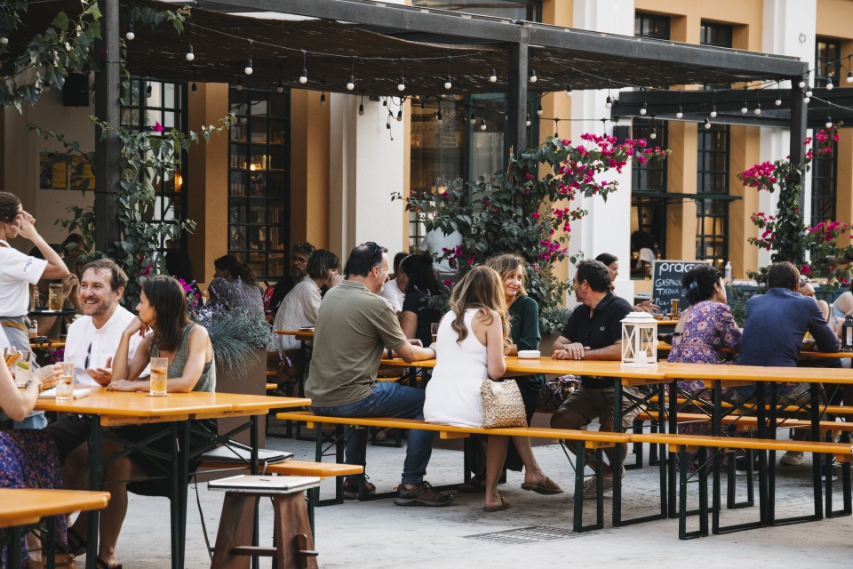 Praça Beato Visão | A Praça: Há música, gastronomia, conversas e cinema no Hub ...