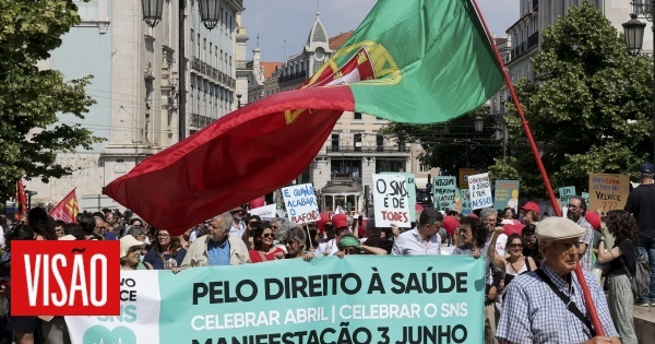 Centenas de pessoas manifestam-se em Lisboa em defesa do Serviço Nacional de Saúde