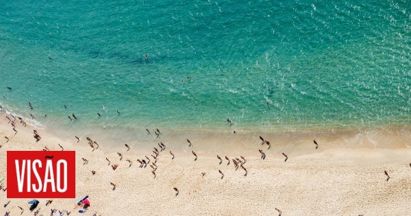 Praia: Jogar à bola, com raquetes e ouvir música alta passa a dar multa