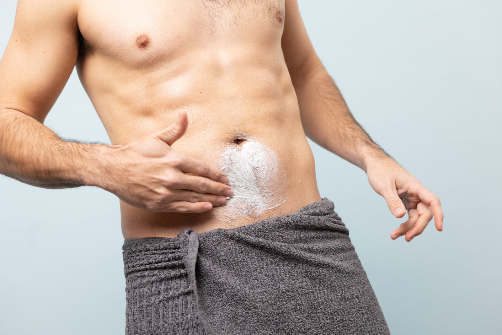 Homens: depilar ou não depilar o corpo?