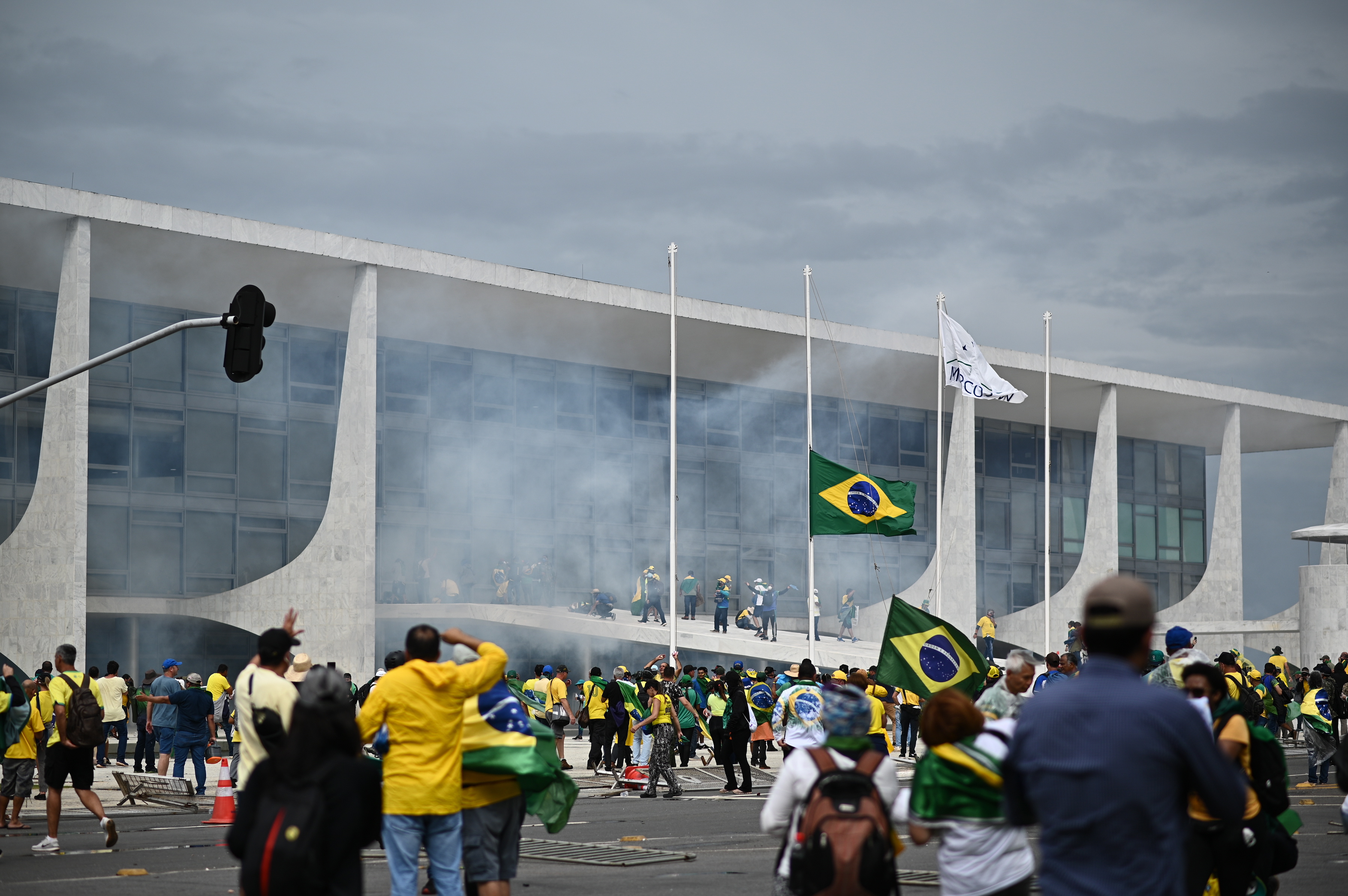 Visão Chefe do Exército brasileiro afirma que desvios de militares são repudiados foto