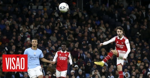 Futebol: Liverpool, campeão inglês em ritmo de férias