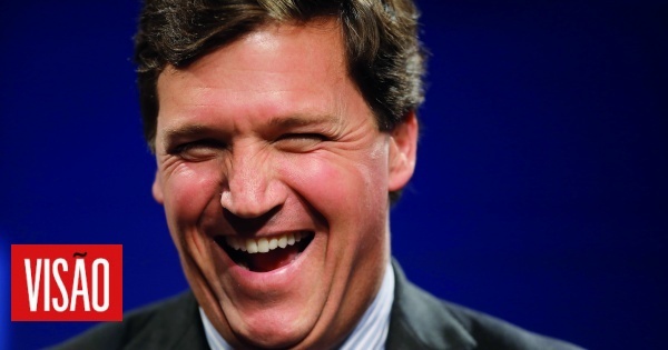 O que é feito de Tucker Carlson, o apresentador todo-poderoso que manipulava as massas?